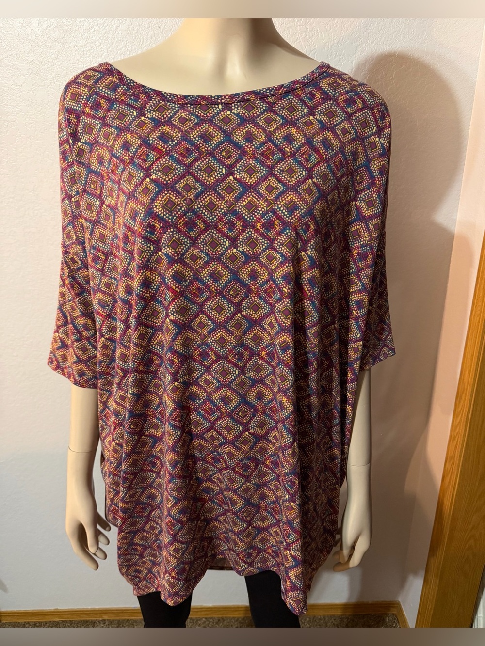 OVERSIZED MEDIUM NWT C PICS CLOSET CLEAR OUT ON ALL LULAROE MAKE A OFFER BUNDLE